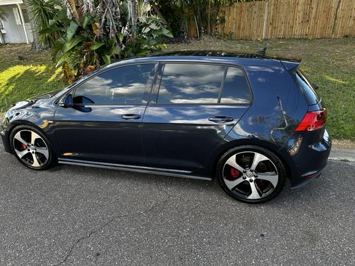 2017 Volkswagen Golf GTI SE 4-Door