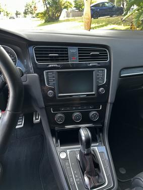 2017 Volkswagen Golf GTI SE 4-Door