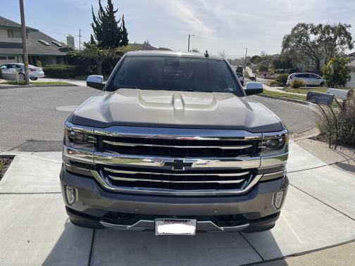 Photo 2 of 14 of 2017 Chevrolet Silverado 1500 High Country