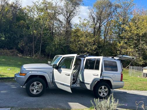 Silver 2006 Jeep Commander Limited