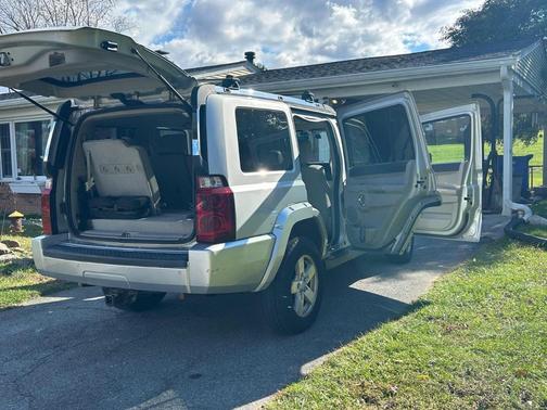 Silver 2006 Jeep Commander Limited