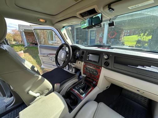 Silver 2006 Jeep Commander Limited