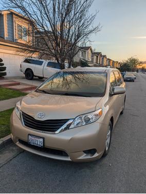 2011 Toyota Sienna LE
