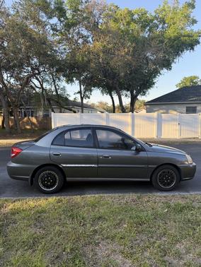 2005 Kia Rio Base