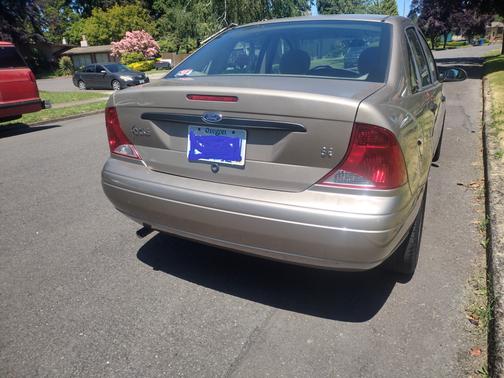Photo 3 of 10 of 2003 Ford Focus SE