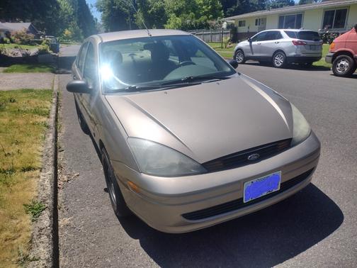 Photo 1 of 10 of 2003 Ford Focus SE