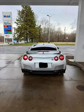 Silver 2009 Nissan GT-R Premium