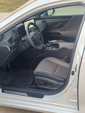 2025 Lexus ES 350 Base