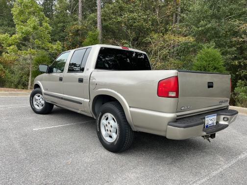 2003 Chevrolet S-10 LS Crew Cab