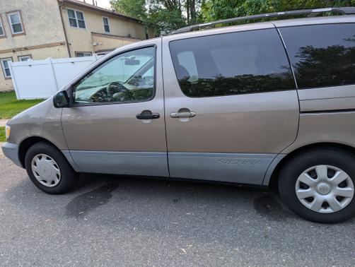 1999 Toyota Sienna XLE