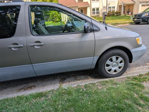 1999 Toyota Sienna XLE