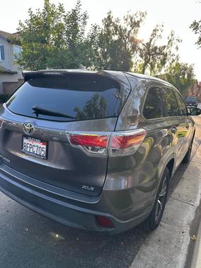Gray 2016 Toyota Highlander XLE