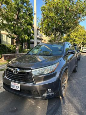 Gray 2016 Toyota Highlander XLE