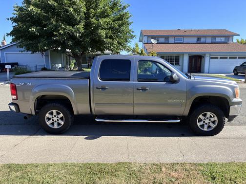 Gray 2009 GMC Sierra 1500 SLE1 Crew Cab
