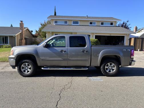 Gray 2009 GMC Sierra 1500 SLE1 Crew Cab
