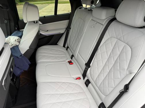 White 2025 BMW X5 xDrive40i