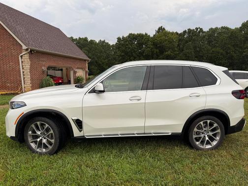 White 2025 BMW X5 xDrive40i