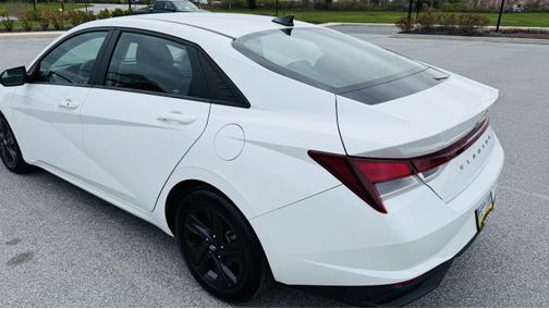 2022 Hyundai ELANTRA SEL