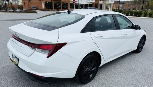 2022 Hyundai ELANTRA SEL