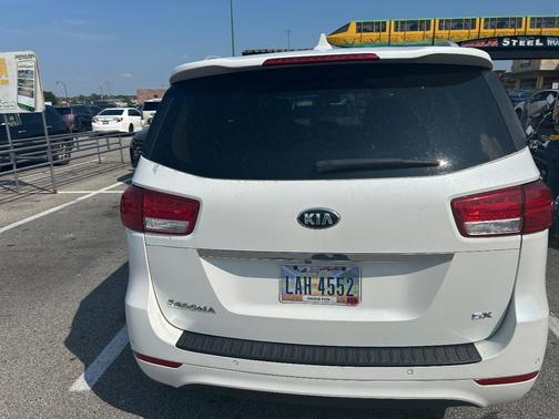 White 2015 Kia Sedona SX