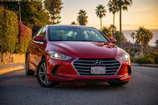 Red 2018 Hyundai ELANTRA SEL