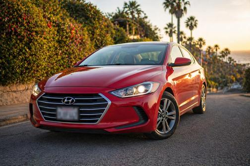 Red 2018 Hyundai ELANTRA SEL