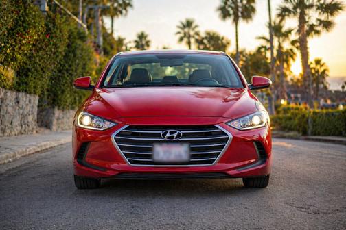 Red 2018 Hyundai ELANTRA SEL