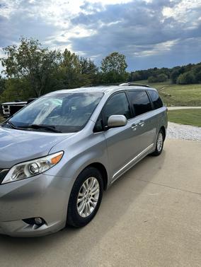 2013 Toyota Sienna XLE