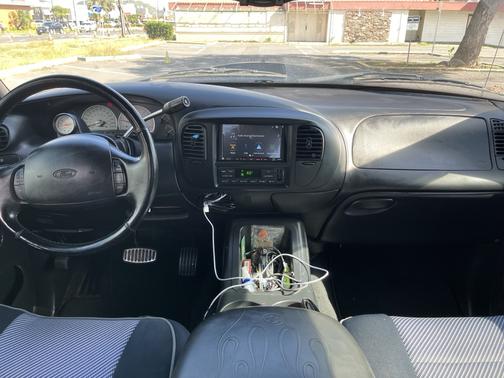 2002 Ford F-150 Lariat SuperCrew