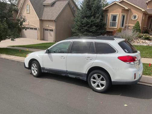 White 2013 Subaru Outback 2.5i Premium