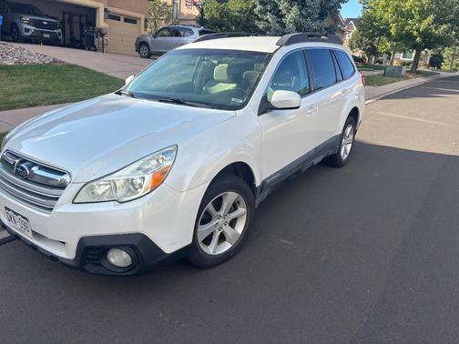 White 2013 Subaru Outback 2.5i Premium