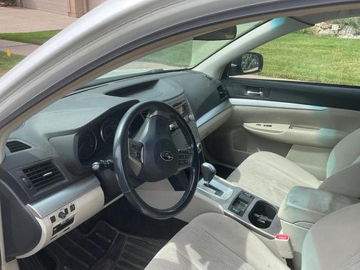 White 2013 Subaru Outback 2.5i Premium