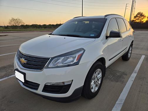 White 2014 Chevrolet Traverse LS