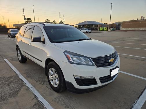 White 2014 Chevrolet Traverse LS