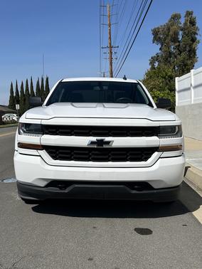 White 2018 Chevrolet Silverado 1500 Custom