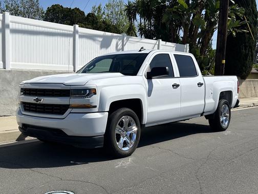 White 2018 Chevrolet Silverado 1500 Custom
