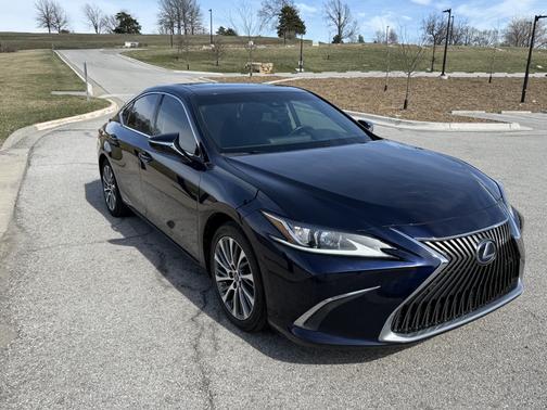 2020 Lexus ES 300h Base