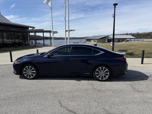 2020 Lexus ES 300h Base