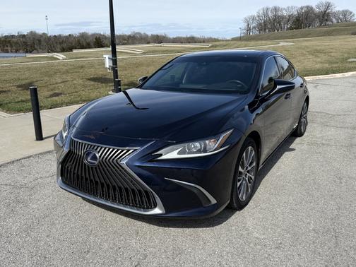 2020 Lexus ES 300h Base