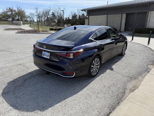 2020 Lexus ES 300h Base