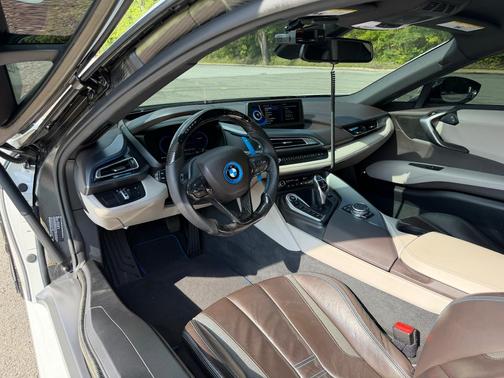 White 2015 BMW i8 Base