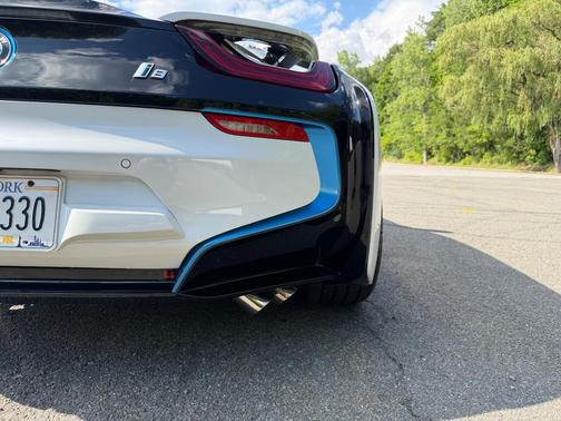 White 2015 BMW i8 Base