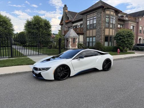 White 2015 BMW i8 Base