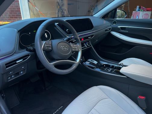 Photo 3 of 7 of 2022 Hyundai Sonata Limited