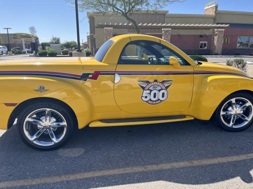 2005 Chevrolet SSR Base