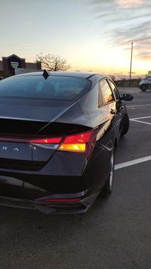 Black 2021 Hyundai ELANTRA SE