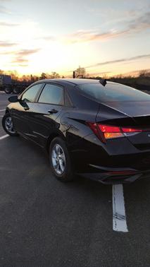 Black 2021 Hyundai ELANTRA SE