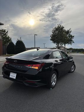 Black 2021 Hyundai ELANTRA SE