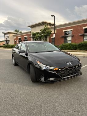 Black 2021 Hyundai ELANTRA SE