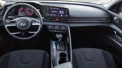 Black 2021 Hyundai ELANTRA SE